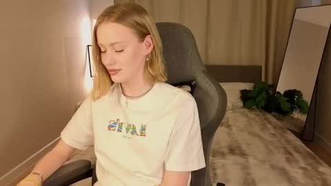 eva hamilton online show from May 27, 1:16 am