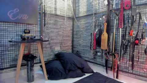 EVA INDEPENDENT MODEL online show from April 7, 2:13 am