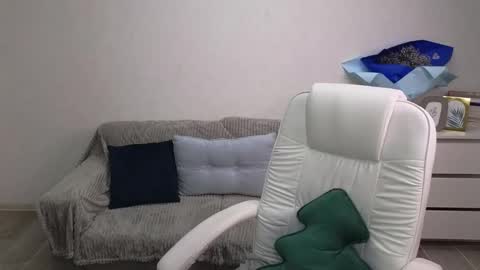 Eva online show from December 14, 8:03 pm