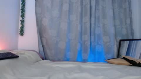 Eve Blue  friends. IG eve blue77 TW EveBlue 1 OF eveblue7 online show from January 14, 5:40 am