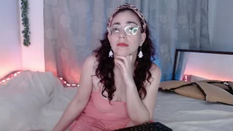 Eve Blue  friends. IG eve blue77 TW EveBlue 1 OF eveblue7 online show from January 25, 11:54 pm