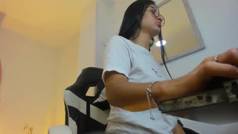 BELLA online show from September 29, 11:59 am