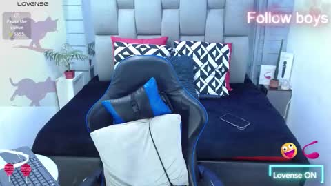 evelin zaens online show from March 18, 4:06 am