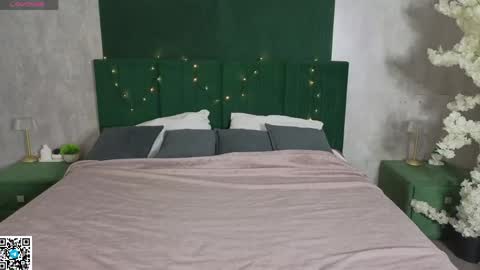 Evelina online show from April 14, 1:27 am