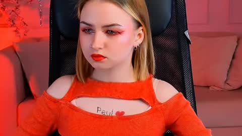 Evelina online show from June 3, 2:33 pm