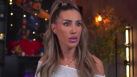 Evelyn online show from February 23, 7:35 pm