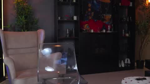 Evelyn online show from April 12, 7:38 pm