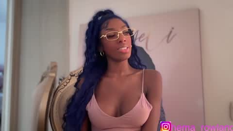 E V E L Y N  online show from December 15, 8:36 pm