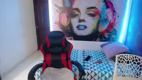 Juliana online show from January 11, 7:27 pm