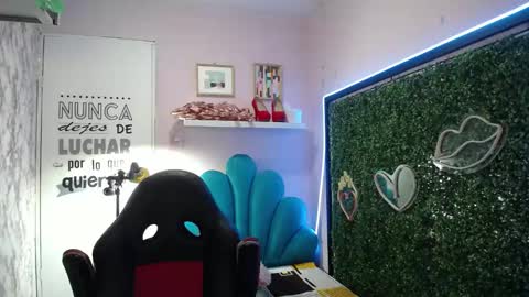 Juliana online show from March 8, 7:07 pm