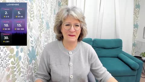 Evelyn online show from December 10, 5:07 am