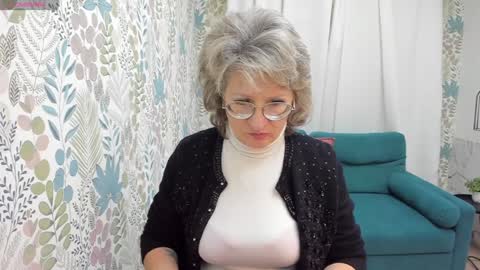 Evelyn online show from December 6, 5:09 am