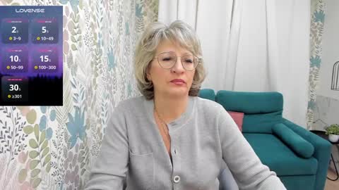 Evelyn online show from December 11, 5:00 am