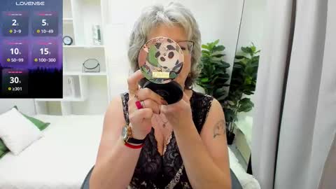 Evelyn online show from September 25, 5:17 am