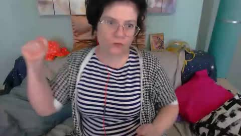 Everly online show from November 28, 5:21 am