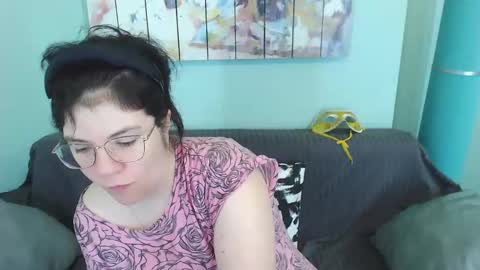 Everly online show from February 14, 7:59 am