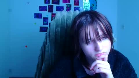 Evie online show from February 8, 7:34 am