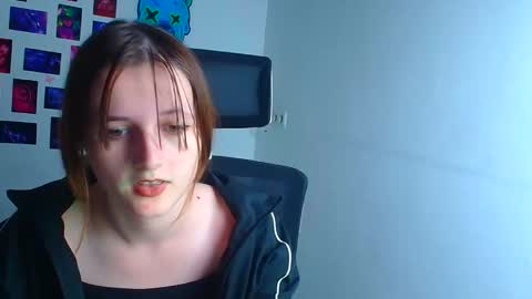 Evie online show from November 20, 2:12 am