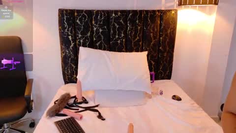 evvaa_moon online show from April 13, 12:50 pm