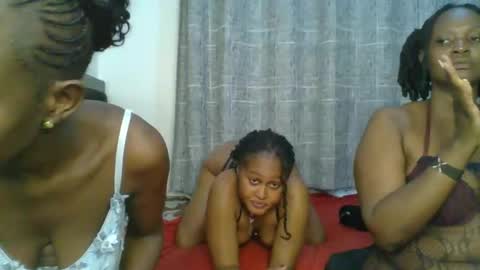 exotic_cutiee online show from April 23, 2:52 am