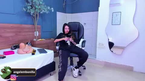 Megan    630  1330 -5 online show from September 23, 12:03 pm