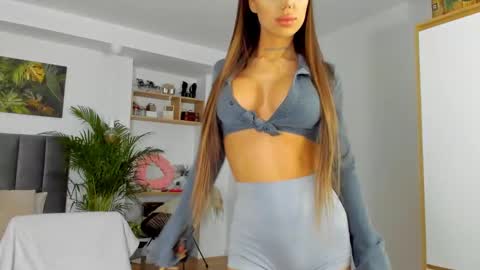 Jennifer online show from February 12, 8:40 pm