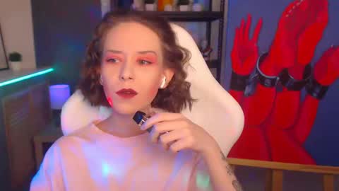 Fascinating   Eyes online show from December 8, 6:39 pm