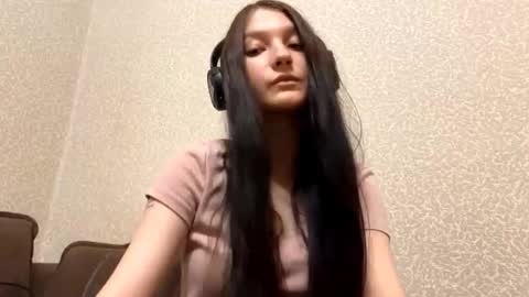 Aurora 18yo online show from November 8, 8:30 am