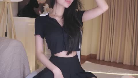 feel_me_00 online show from October 25, 7:10 pm