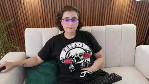 Feelena online show from December 22, 7:28 pm