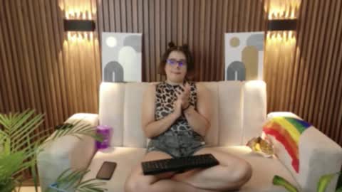 Feelena online show from October 31, 5:50 pm