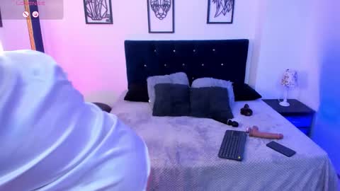 felina online show from October 19, 4:20 pm