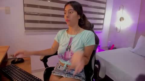 F E R online show from May 15, 9:39 pm