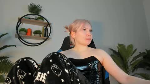 Rey online show from March 8, 11:35 am