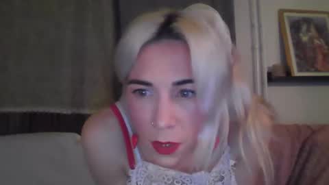 fififiona_ online show from March 29, 7:13 pm