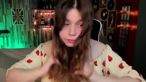 fiora online show from April 18, 7:44 am