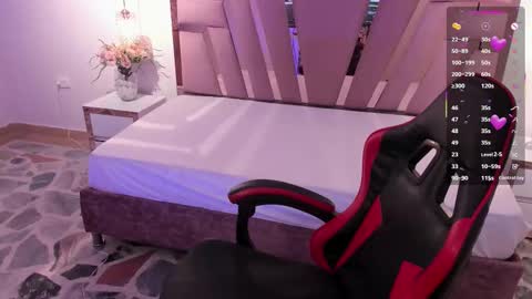 fiorellaricci_ online show from November 3, 1:26 pm