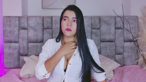 florakamelia online show from April 10, 8:15 pm