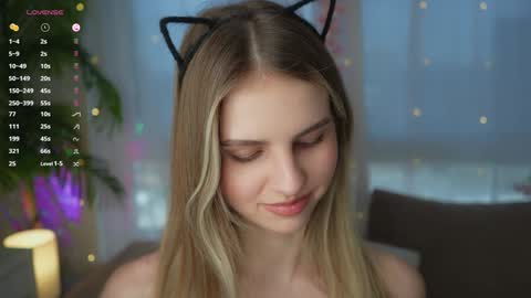 Adeline online show from December 23, 8:22 am