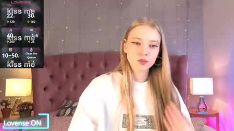 Mia online show from September 13, 8:06 pm