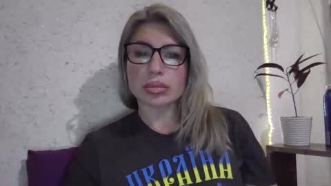 fox_red_lady7 online show from January 9, 4:44 pm