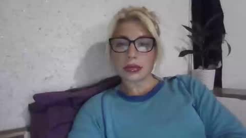 fox_red_lady7 online show from October 2, 2:33 pm