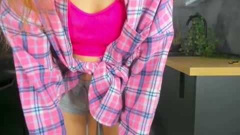 Lily online show from November 27, 7:33 am