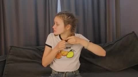 Lily online show from November 11, 7:04 am