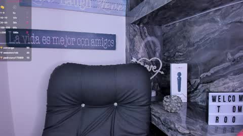 foxy_aleja online show from April 11, 7:06 pm