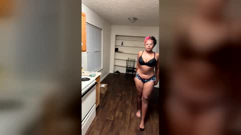 foxygoddess18 online show from May 3, 12:25 am