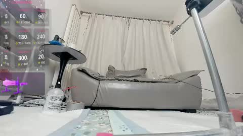 yiyi online show from March 23, 12:00 pm