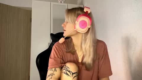 Kate online show from November 17, 8:15 am