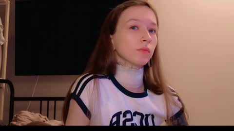 fran_bow online show from April 6, 8:26 am