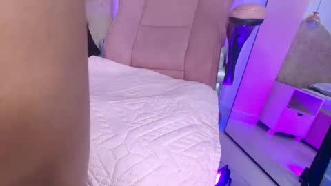 FRANYELY online show from November 14, 7:58 pm